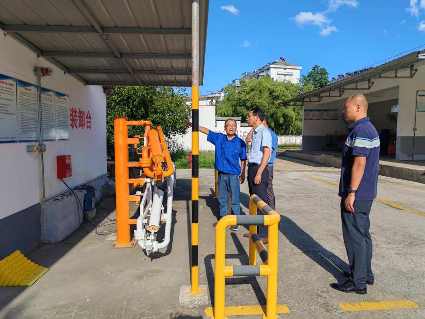 筑牢安全防線    護(hù)航國慶佳節(jié)  區(qū)國投集團(tuán)昱燃液化氣公司全面開展“國慶、中秋”節(jié)前安全檢查